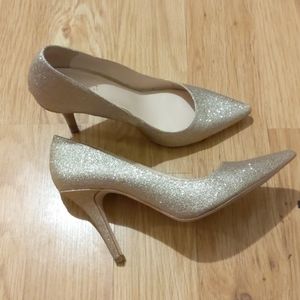 Nine West gold glitter pump